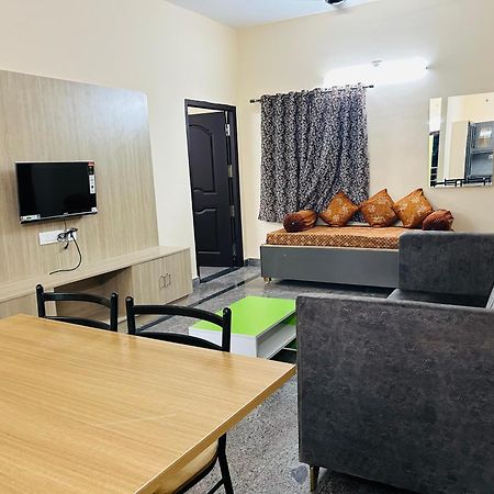 Y Stay Homestay ตีรูปาติ ภายนอก รูปภาพ